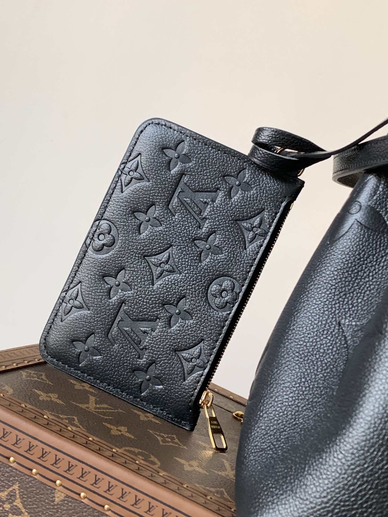 LV Bundle M47209 main 1 image 7