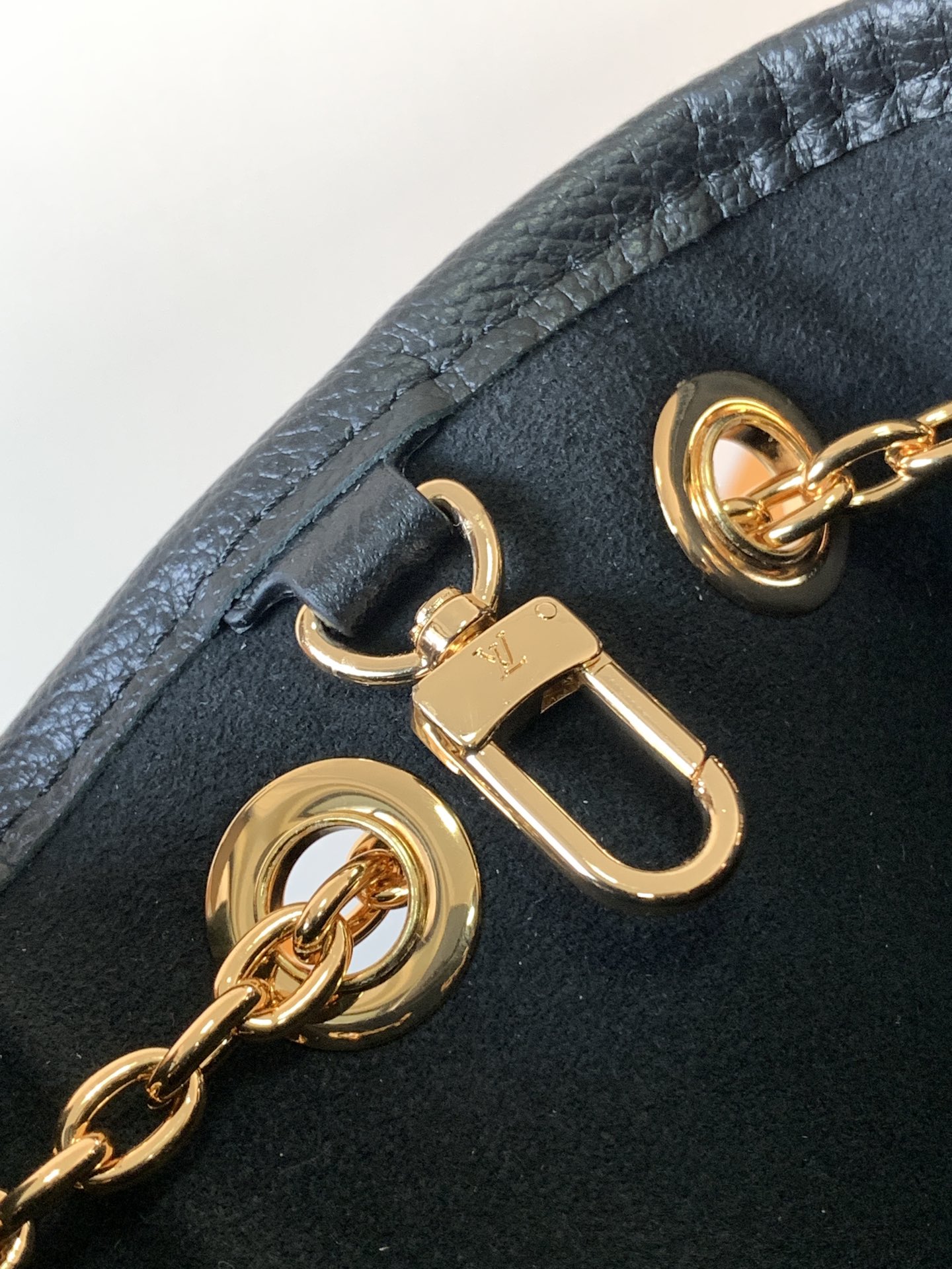 LV Bundle M47209 main 1 image 10