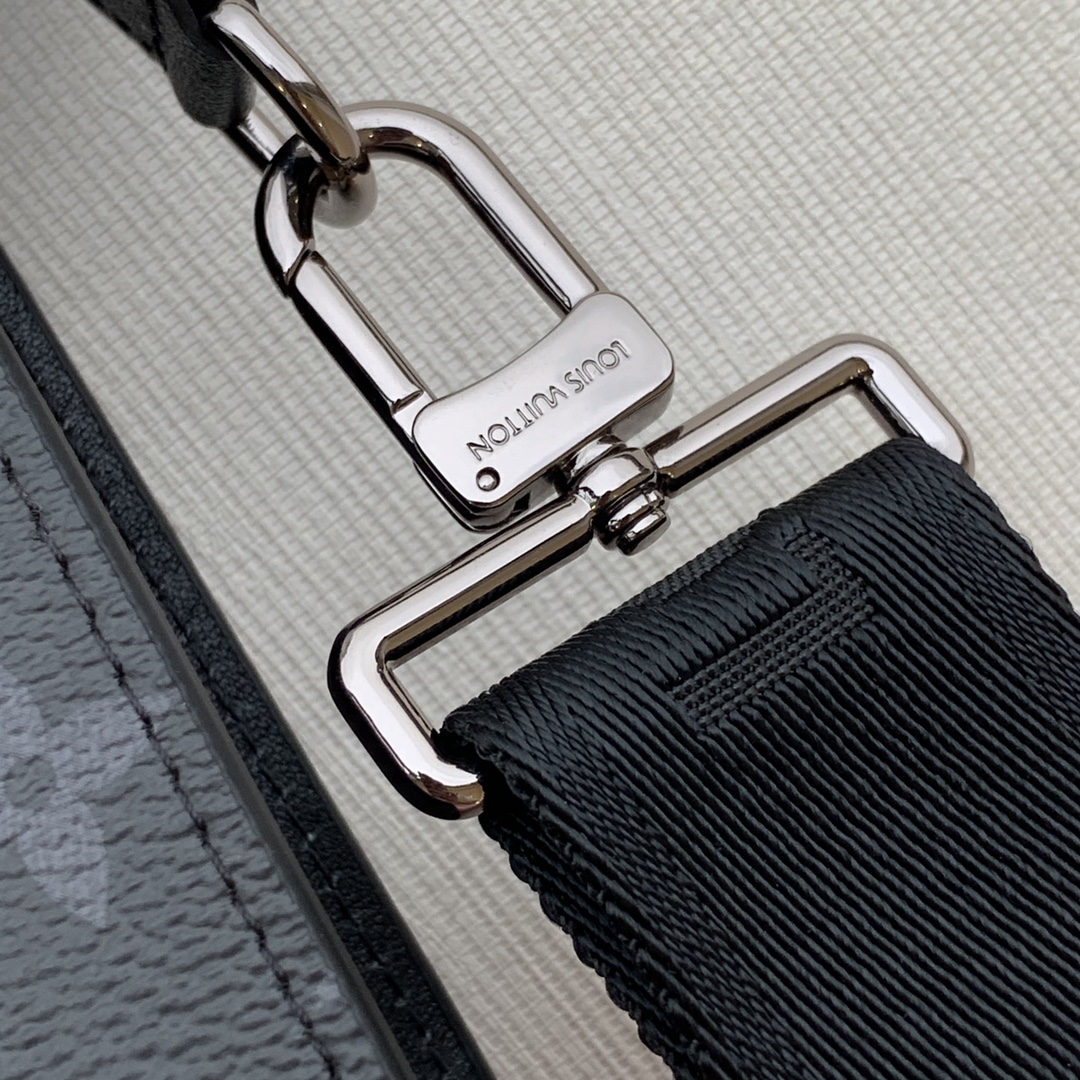 Gaston Wearable Wallet M81124 front white background image 8