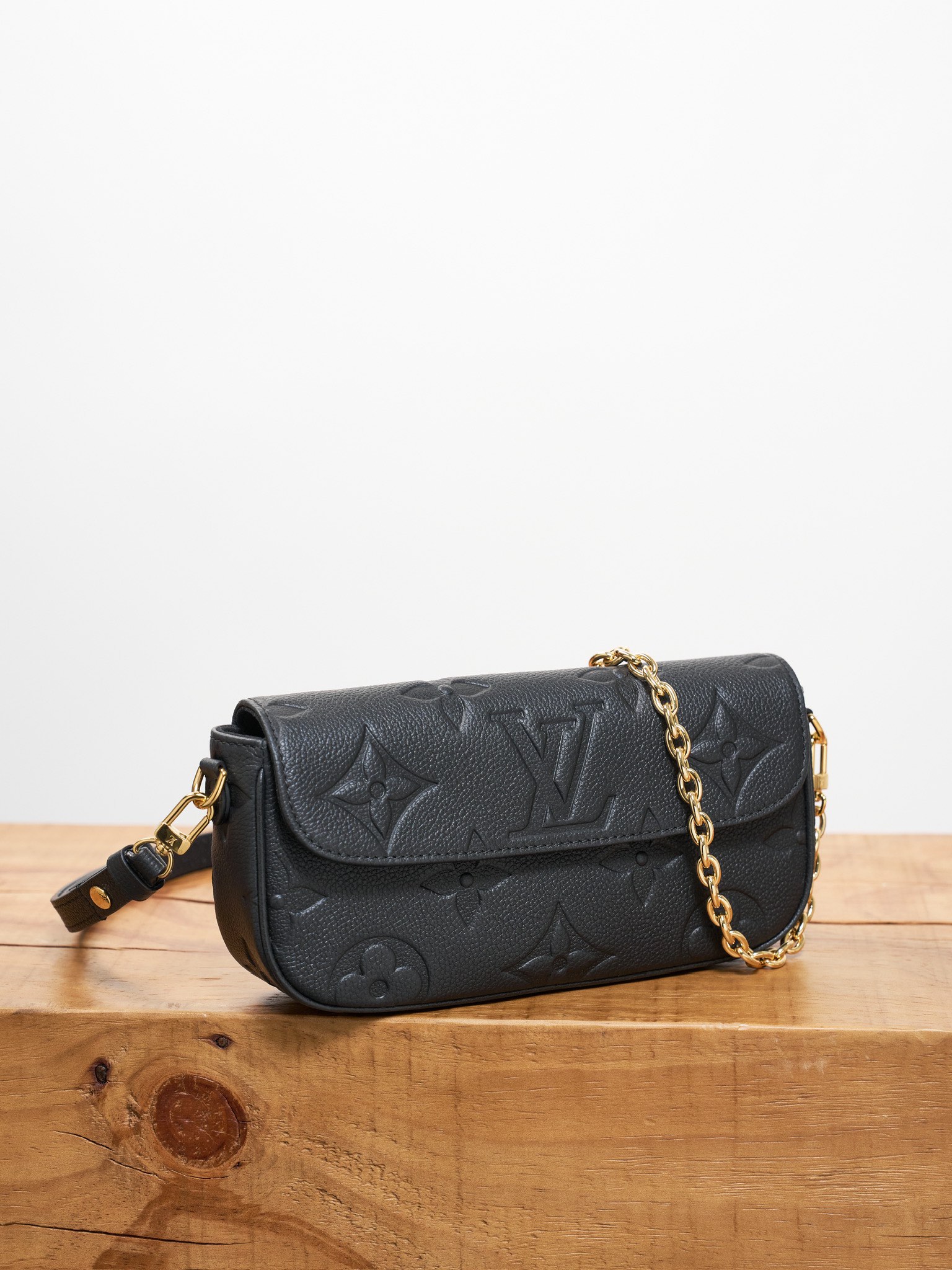 Wallet On Chain Ivy M82154 front white background image 4