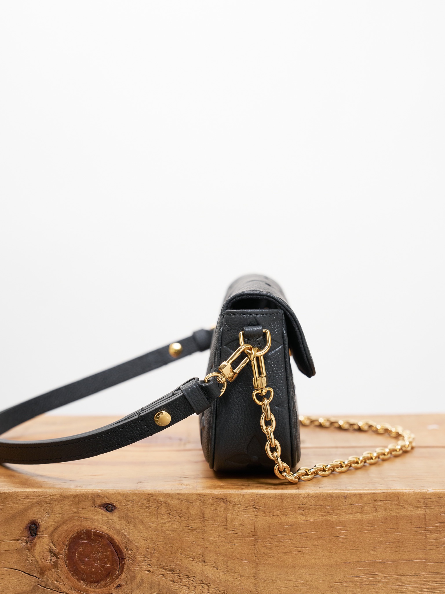 Wallet On Chain Ivy M82154 front white background image 5