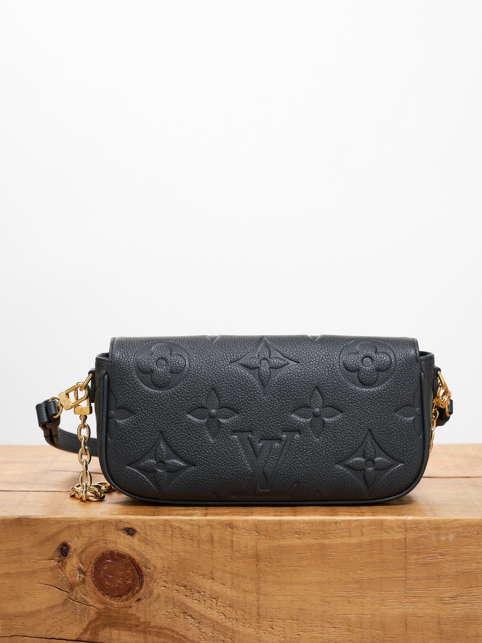 Wallet On Chain Ivy M82154 front white background image 6