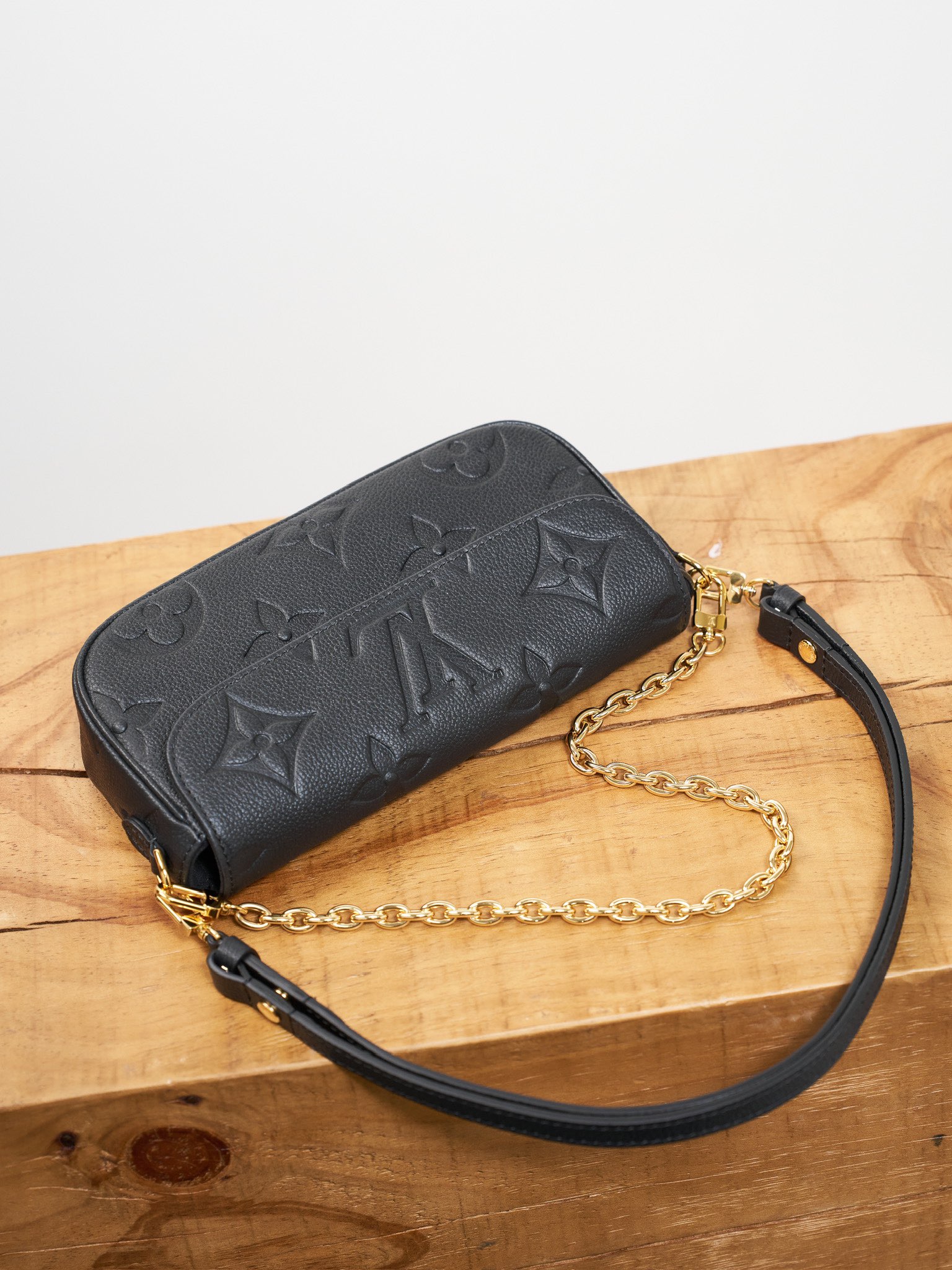 Wallet On Chain Ivy M82154 front white background image 8