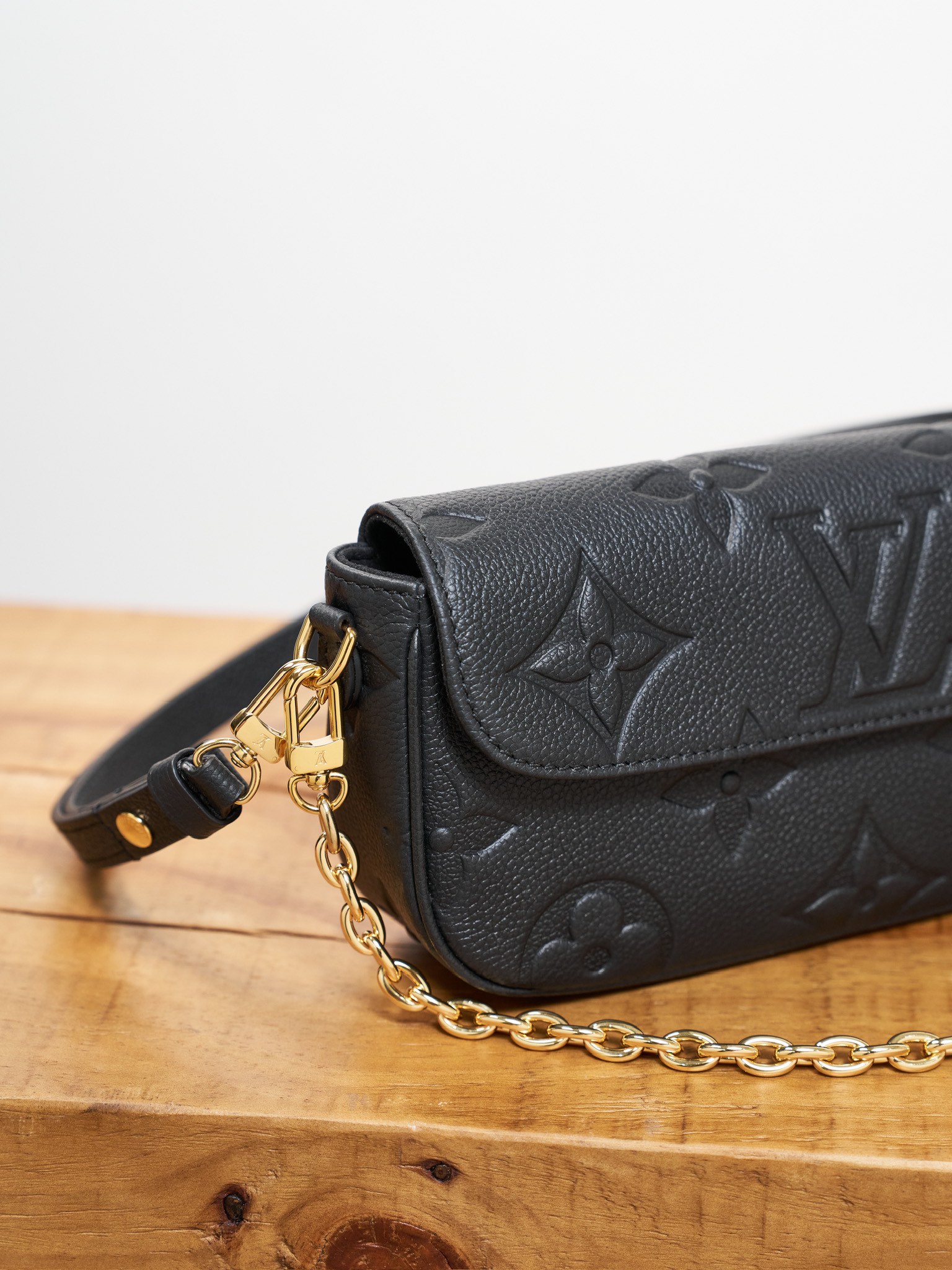 Wallet On Chain Ivy M82154 front white background image 9