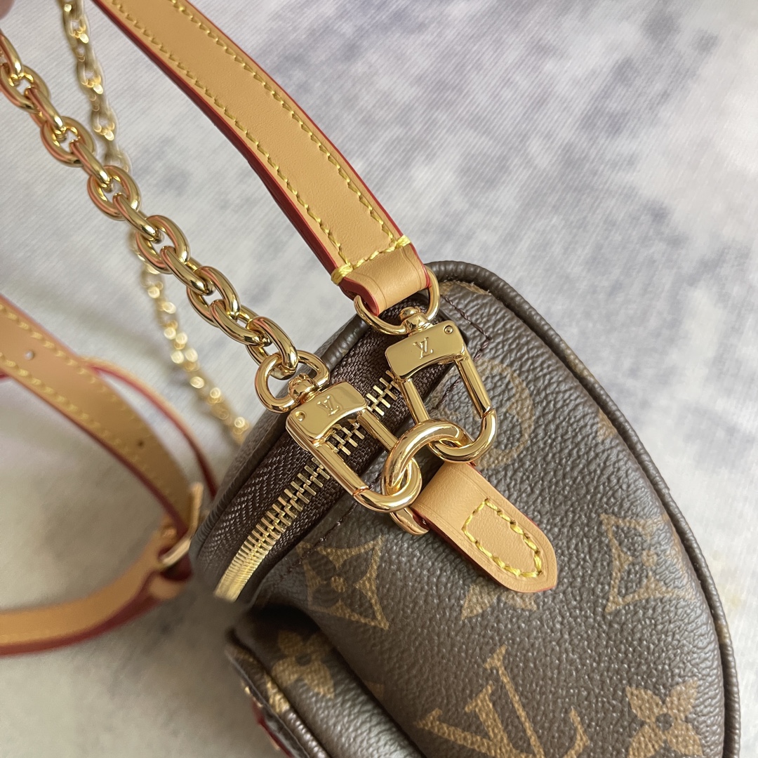 Mini Bumbag M82335 front white background image 9