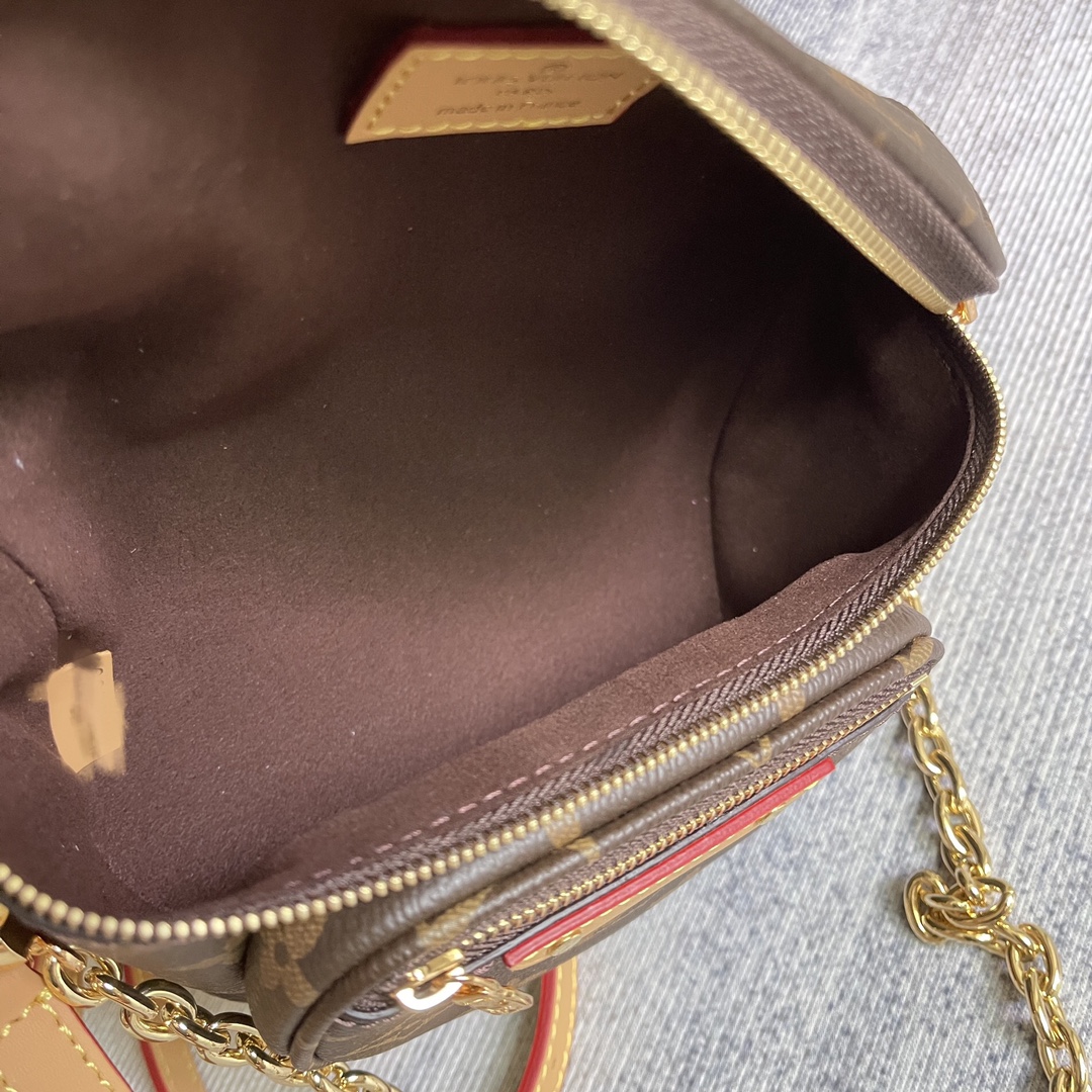 Mini Bumbag M82335 front white background image 10