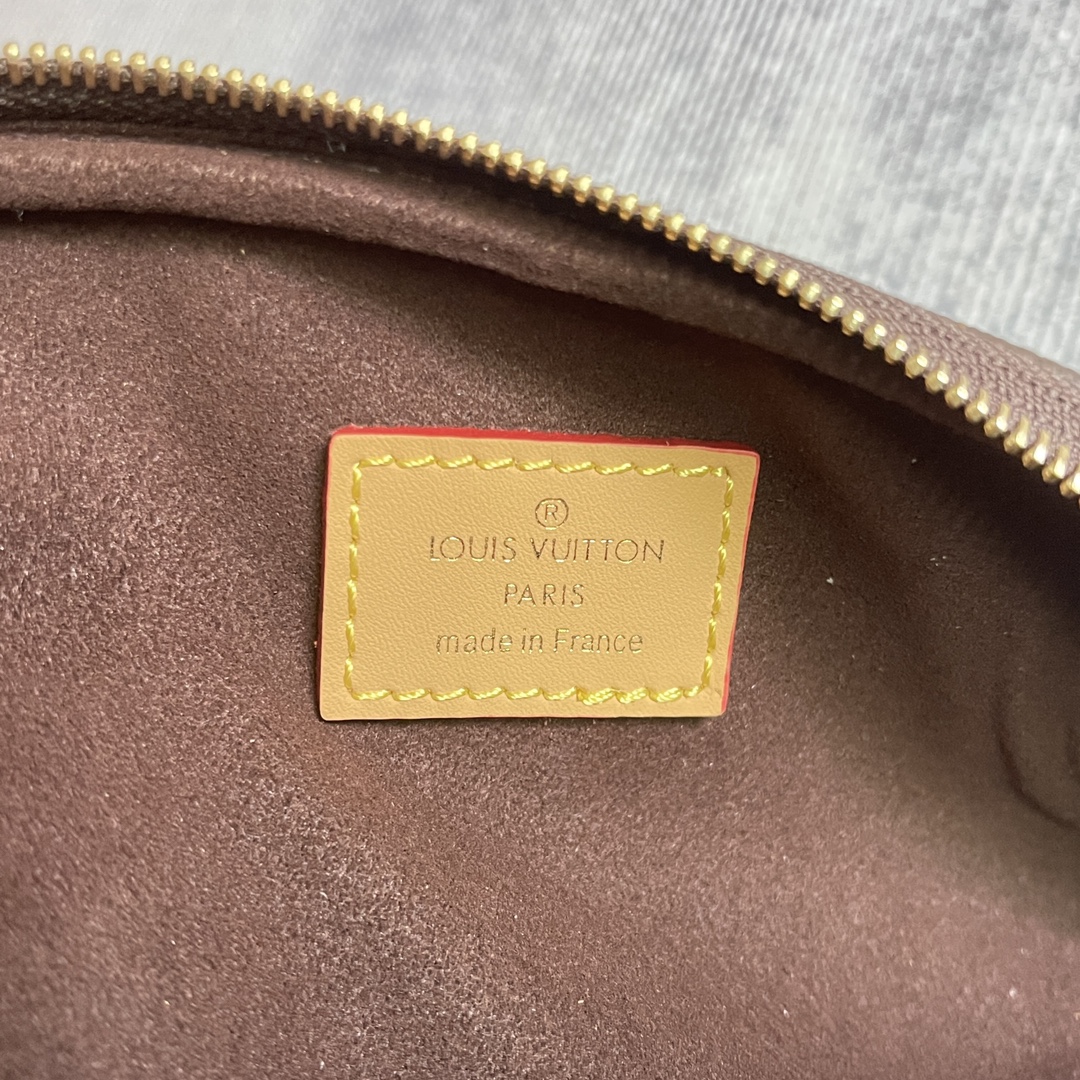 Mini Bumbag M82335 front white background image 11