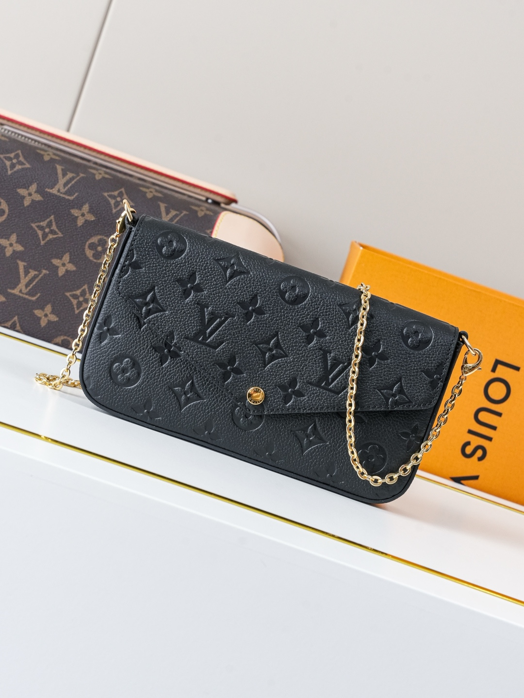 Pochette Félicie M82477 front white background image 3
