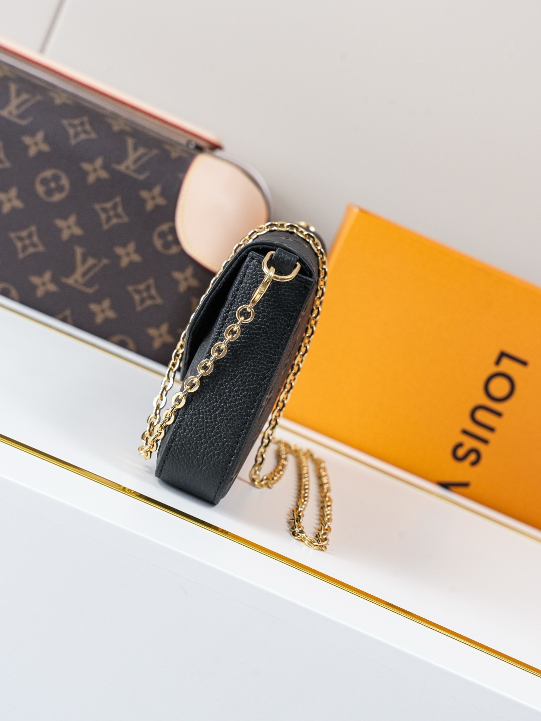 Pochette Félicie M82477 front white background image 4