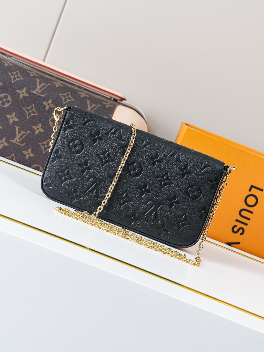Pochette Félicie M82477 front white background image 5