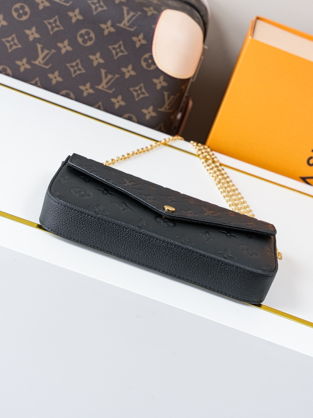 Pochette Félicie M82477 front white background image 7