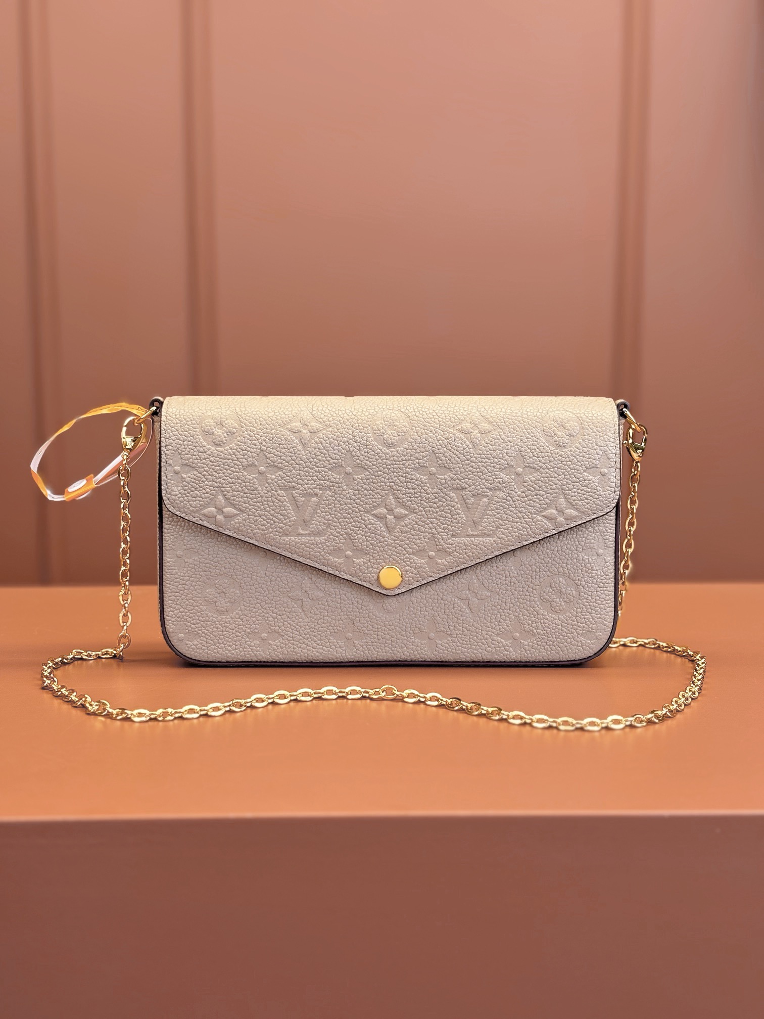 Pochette Félicie M82609 front white background image 3