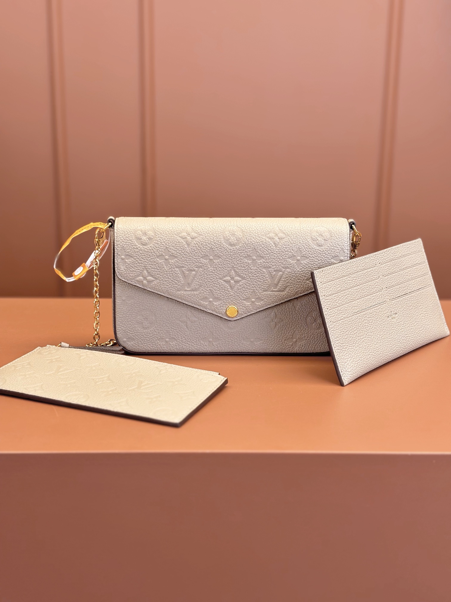 Pochette Félicie M82609 front white background image 4