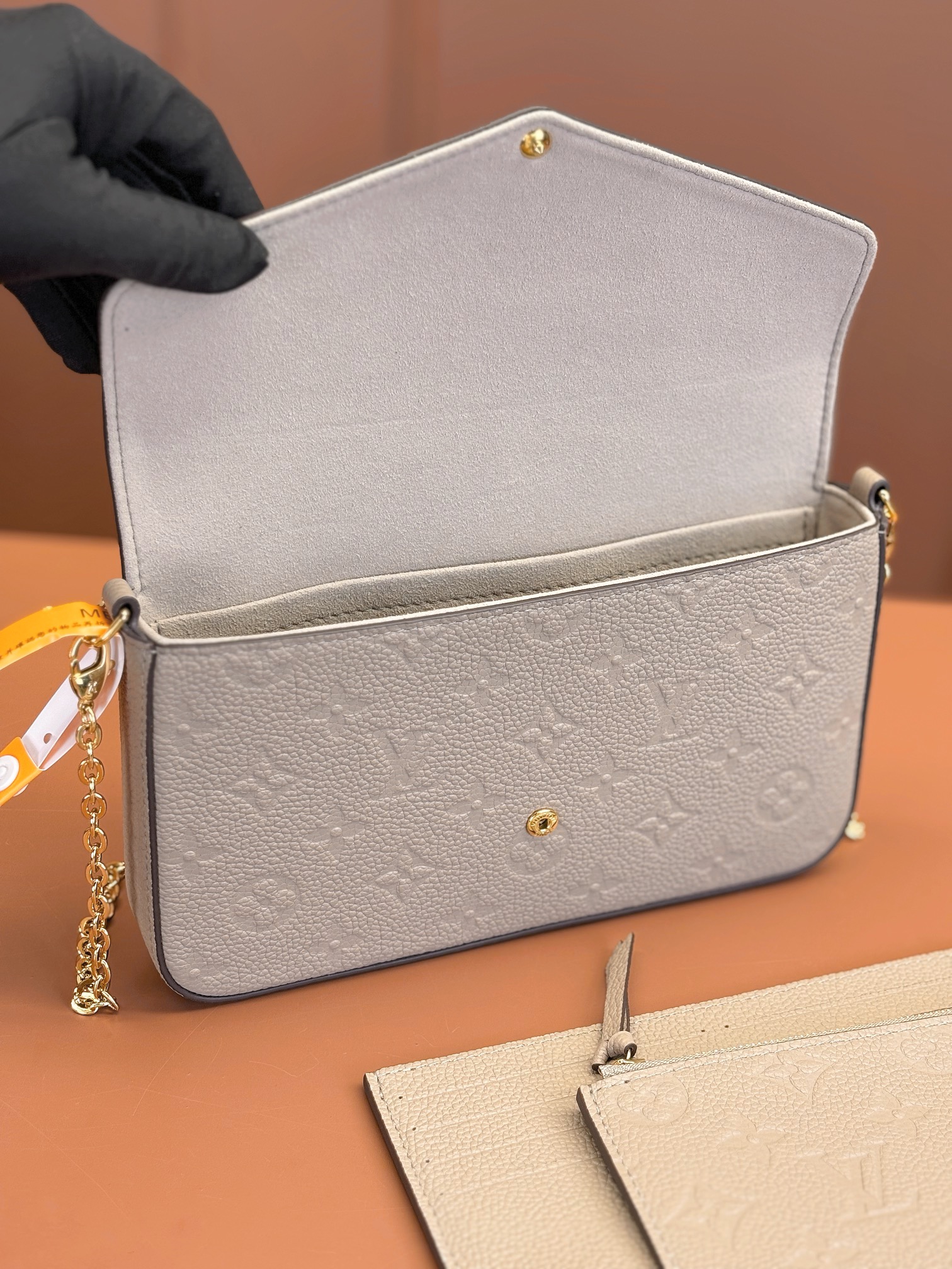 Pochette Félicie M82609 front white background image 6