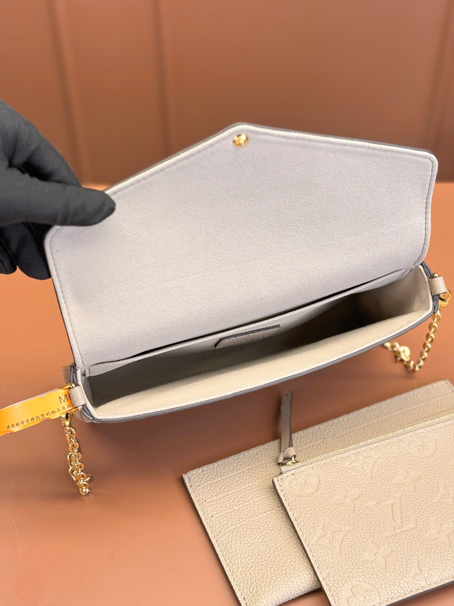 Pochette Félicie M82609 front white background image 7