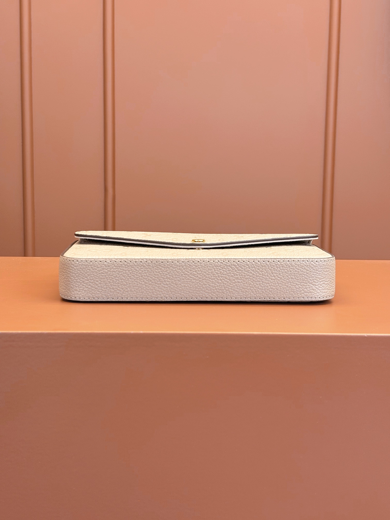 Pochette Félicie M82609 front white background image 11