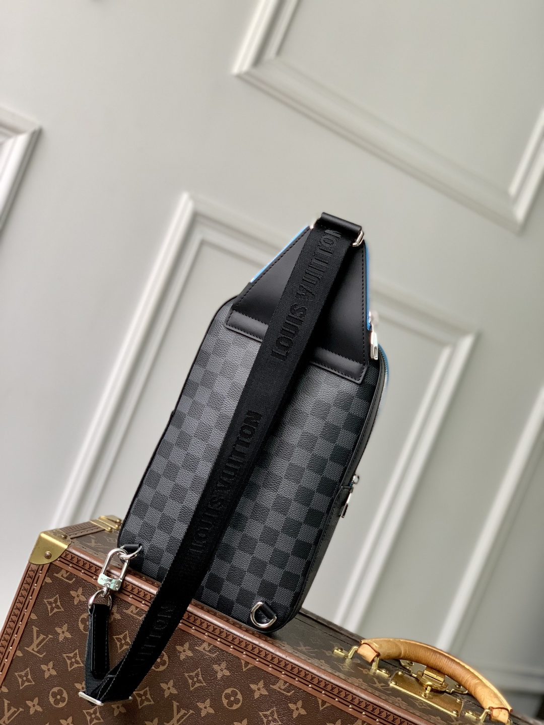 Avenue Slingbag N00086 front white background image 5