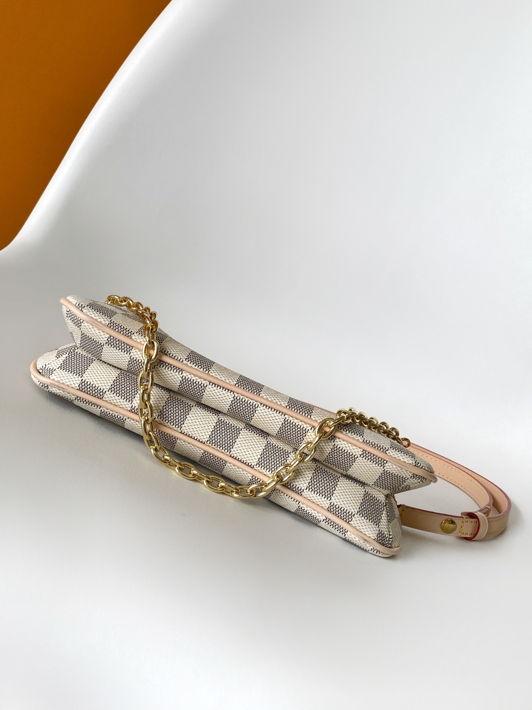 Pochette Liv N00228 front white background image 6
