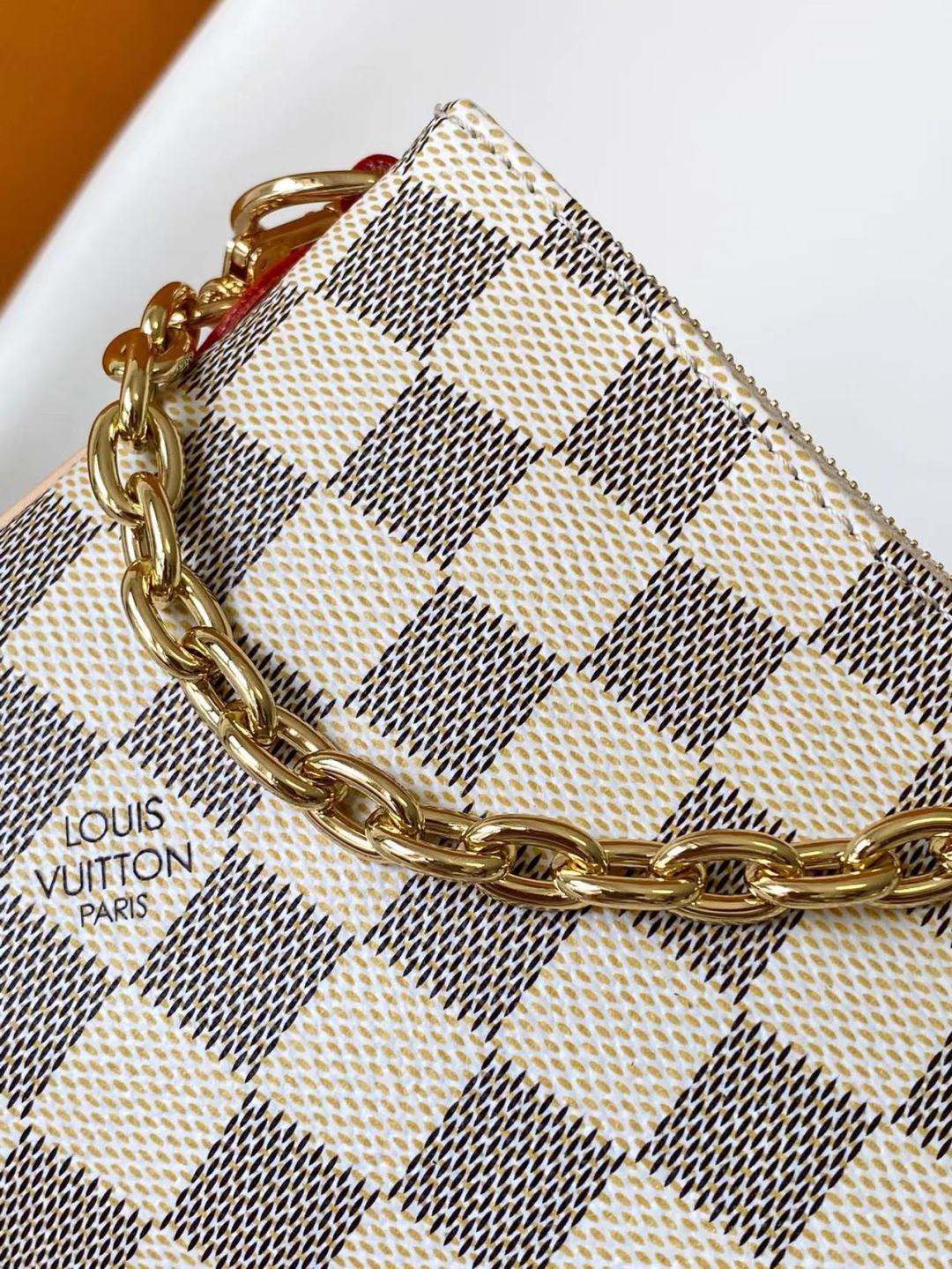 Pochette Liv N00228 front white background image 9