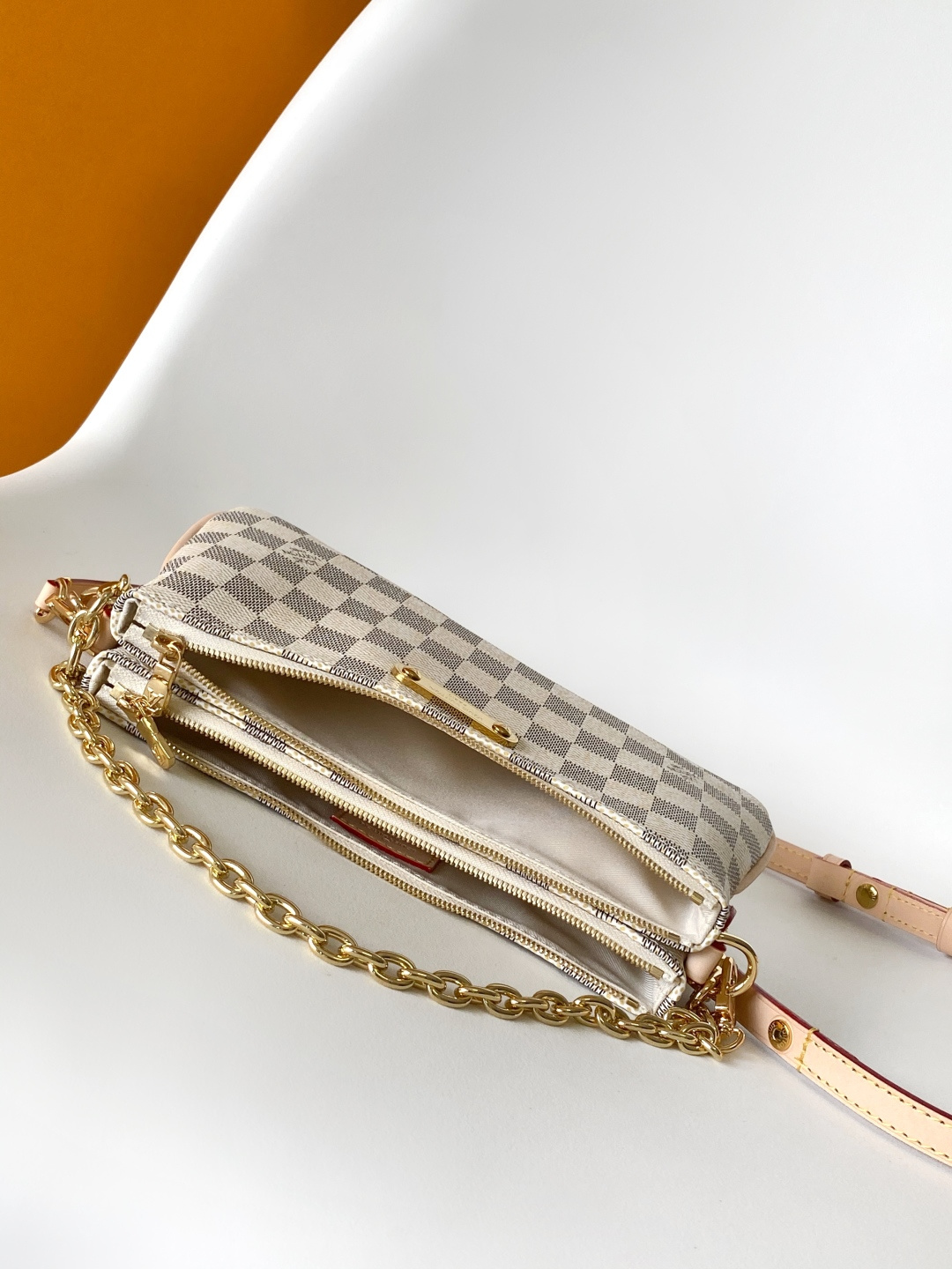 Pochette Liv N00228 front white background image 10