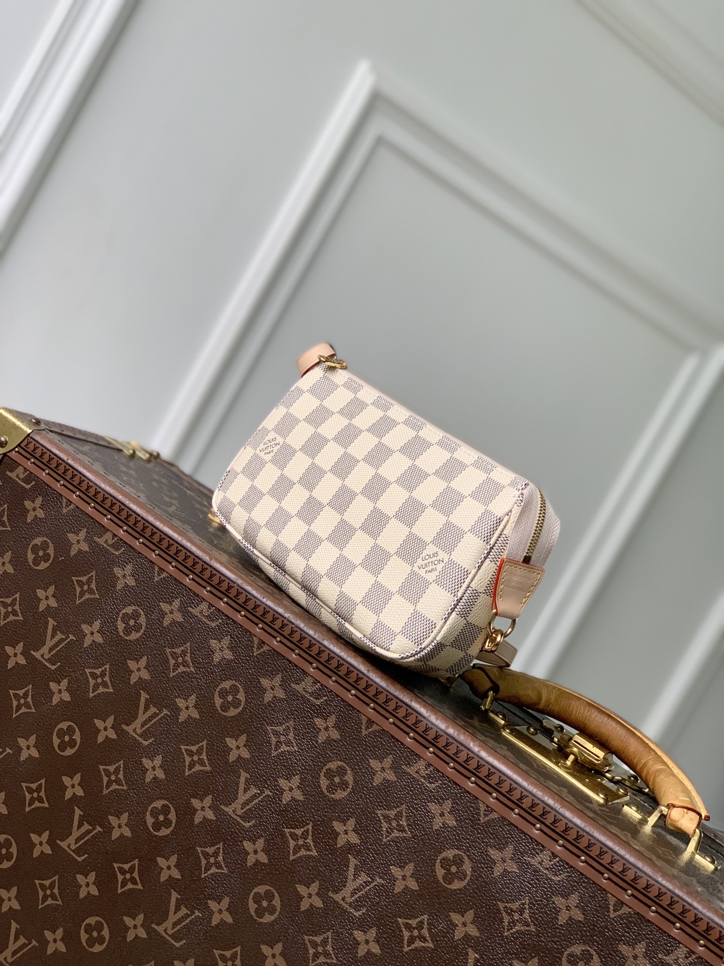 Pochette Accessoires N40915 front white background image 4