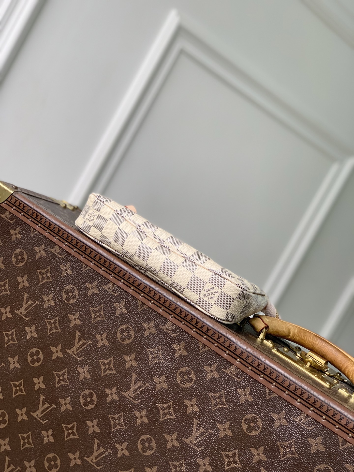 Pochette Accessoires N40915 front white background image 6