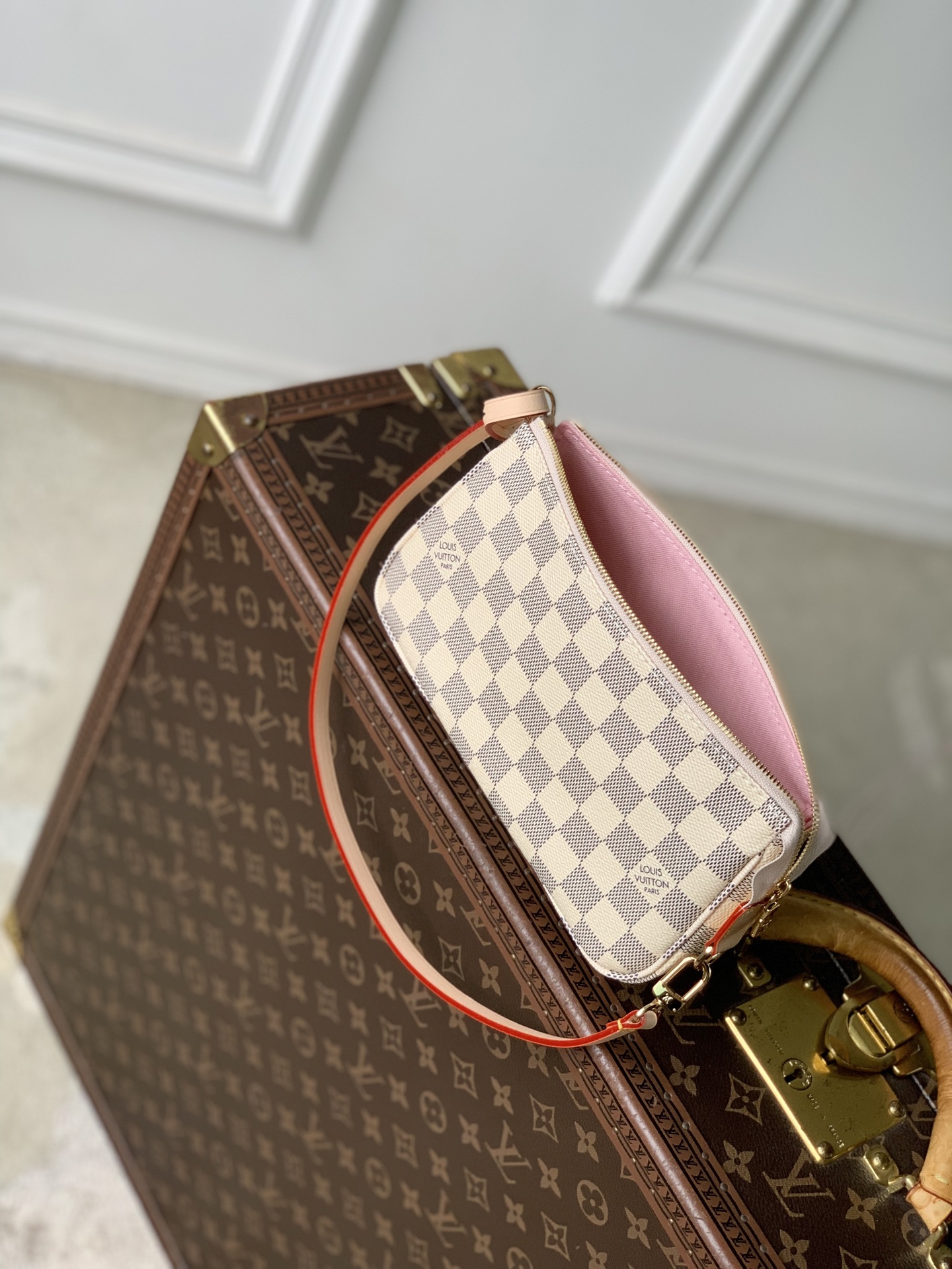 Pochette Accessoires N40915 front white background image 11