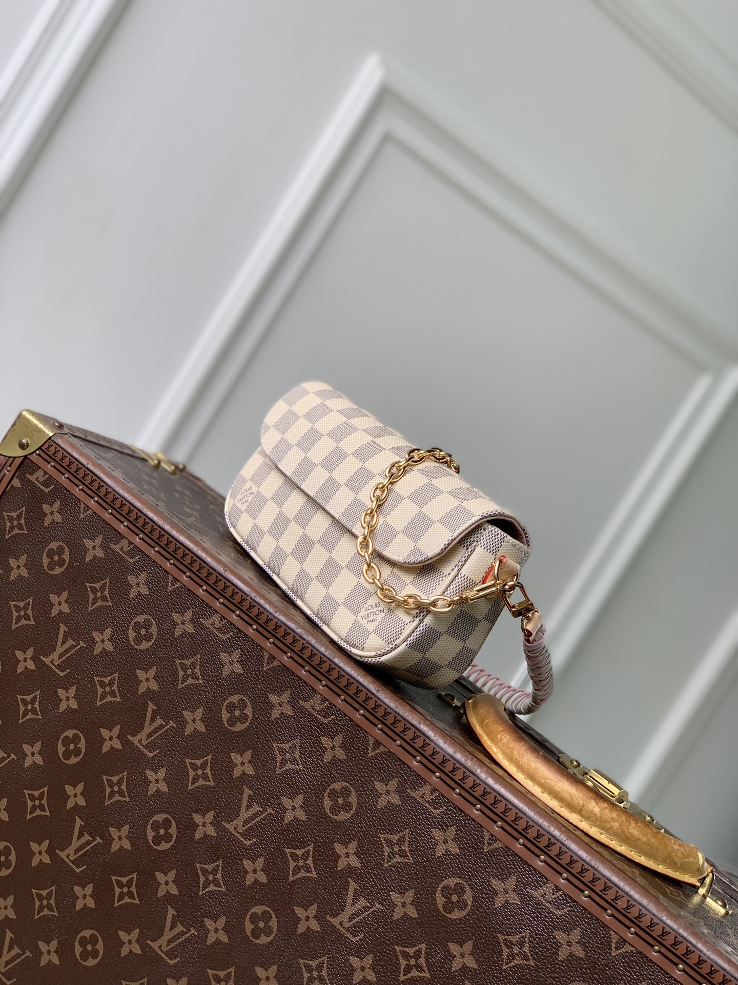 Wallet On Chain Ivy N40916 front white background image 4
